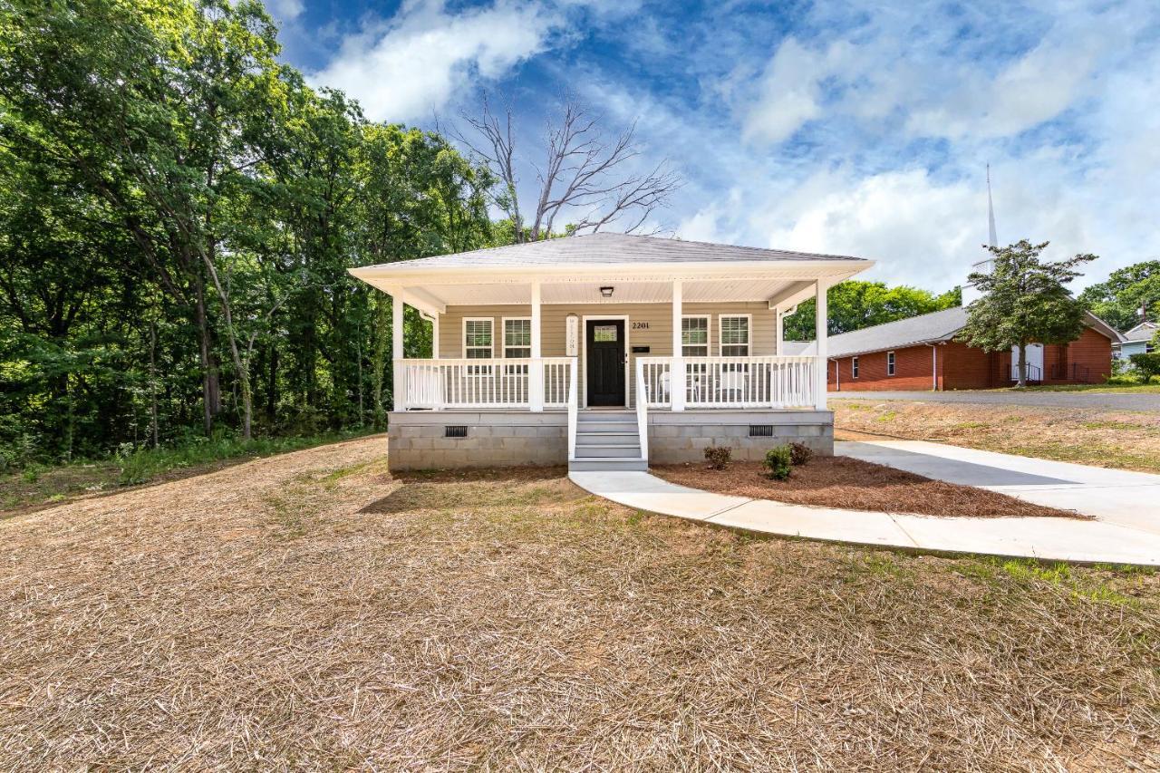 Brandnew Spacious 4 Bedroom House Minutes To Uptown Charlotte Exterior photo
